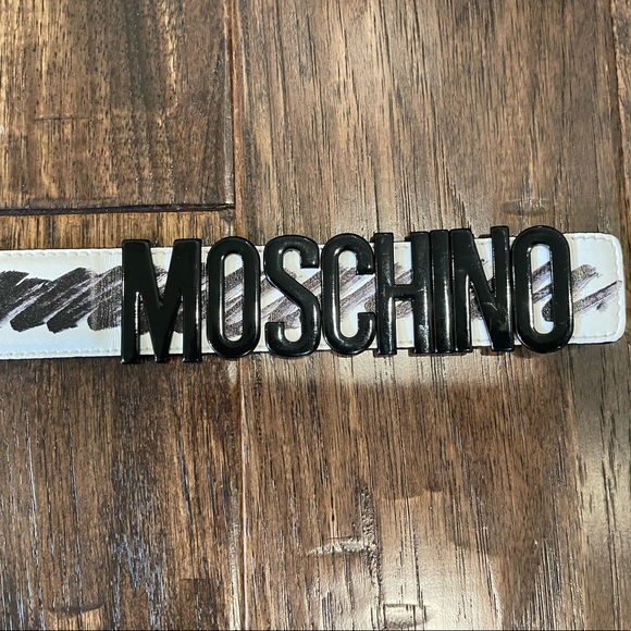 NEW with Defects. Womens’s Moschino Belt. Size 42. Retails For 340 EU. - Picture 2 of 5